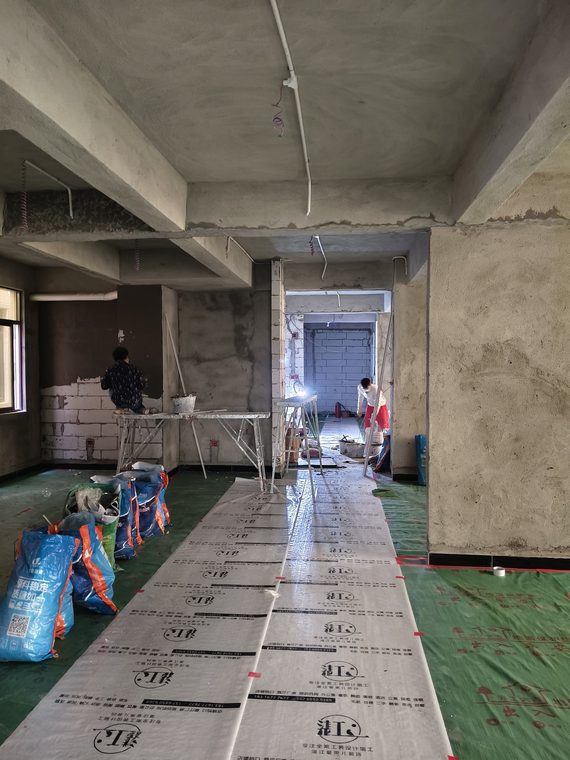 棕色地砖蓝展板大厅